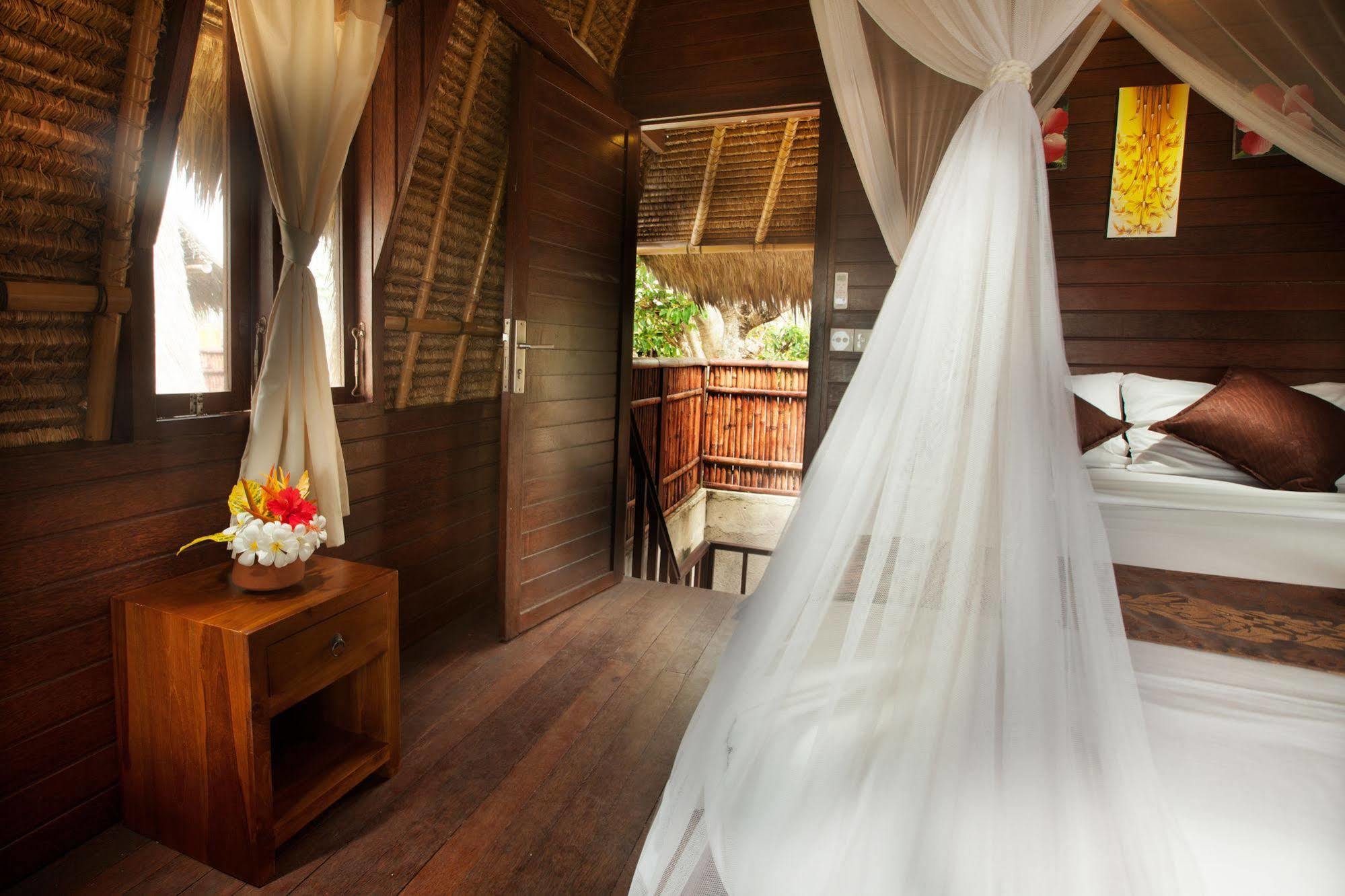Abian Huts Dream Beach Lembongan Exterior photo
